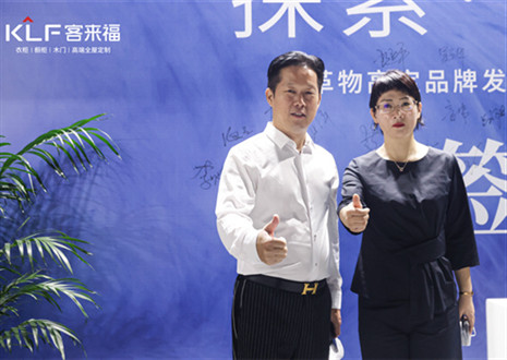 環(huán)保家居綠色生態(tài)｜客來(lái)福以水漆柜闡述高端全屋定制，塑市場(chǎng)高定之局